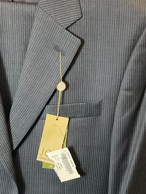 Suit, by JOE ABBOUD, size 38 Reg